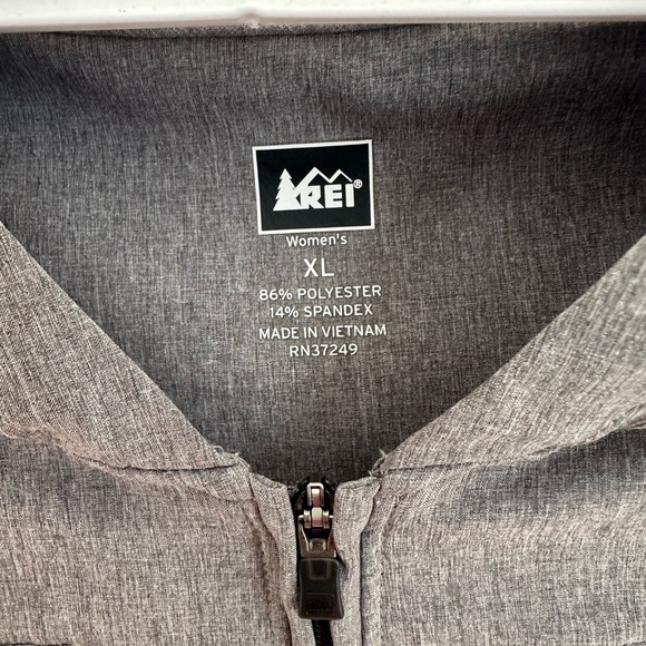REI Women's Softshell Jacket in Gray - Picture 3 of 5